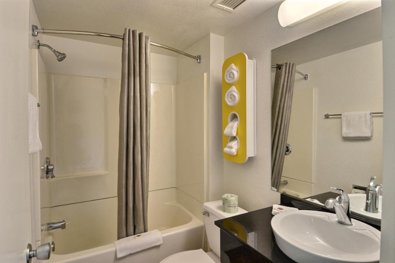 | Motel 6-Danvers, MA - Boston North