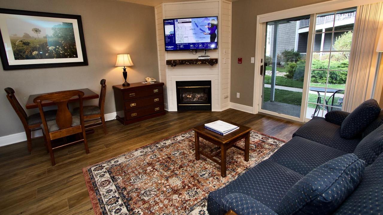 | Baileys Harbor Yacht Club Resort