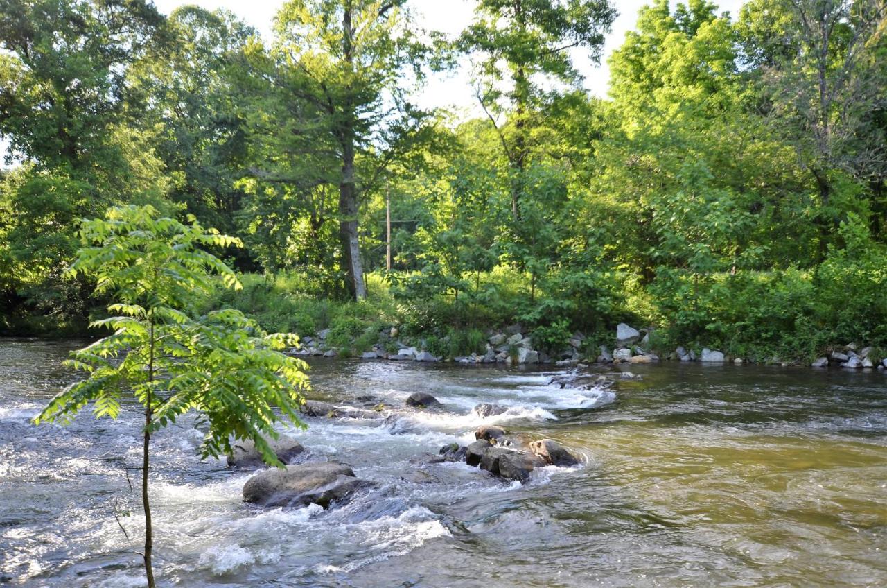 King Suite with River View - Non-Smoking at Quality Inn Cherokee Riverside