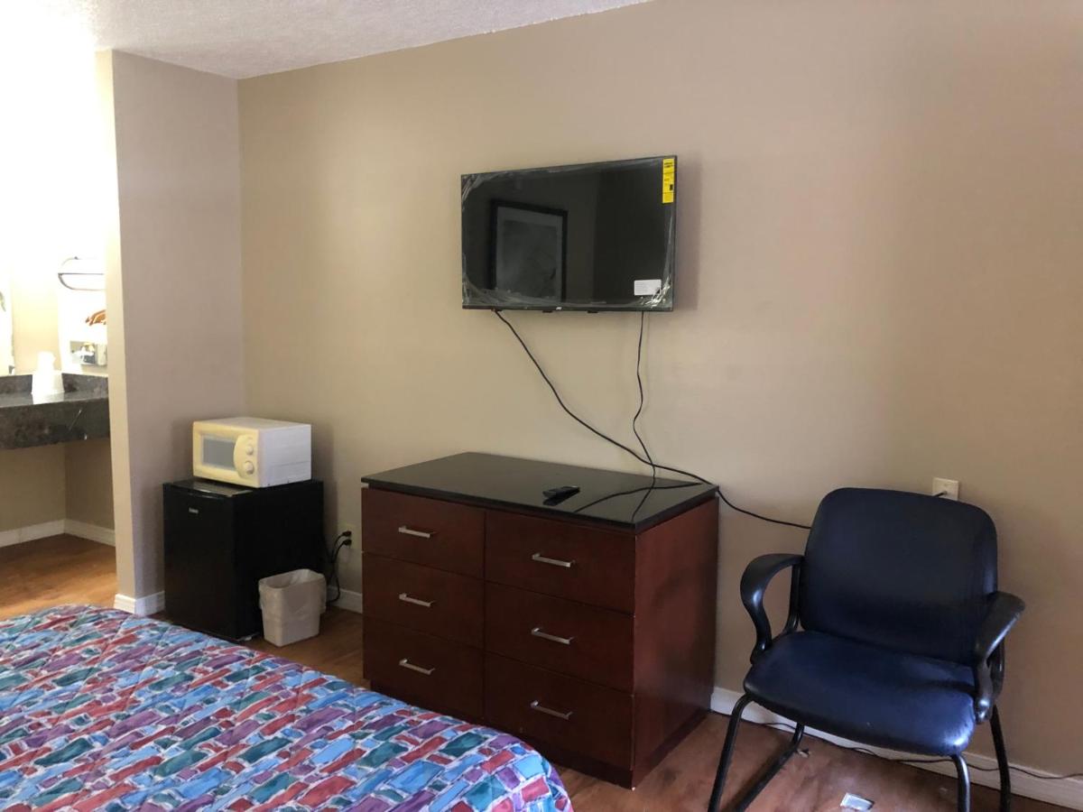 | Executive Inn