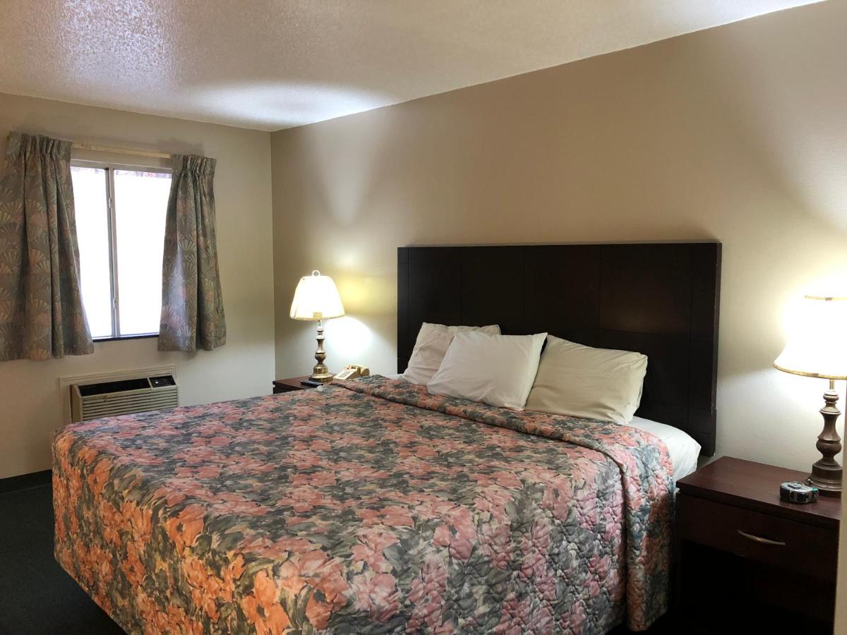 | Executive Inn