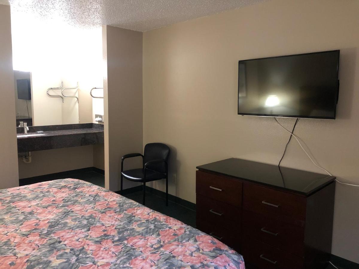 | Executive Inn