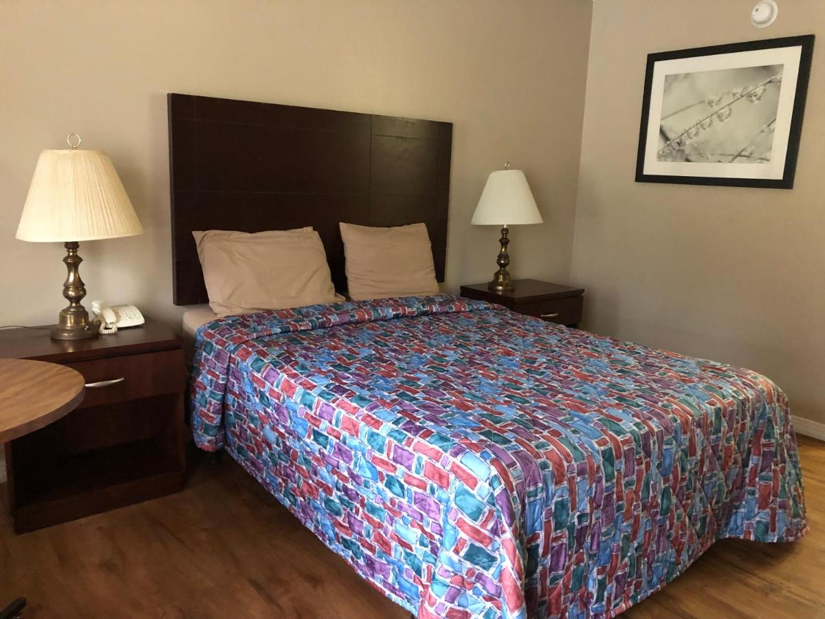 | Executive Inn