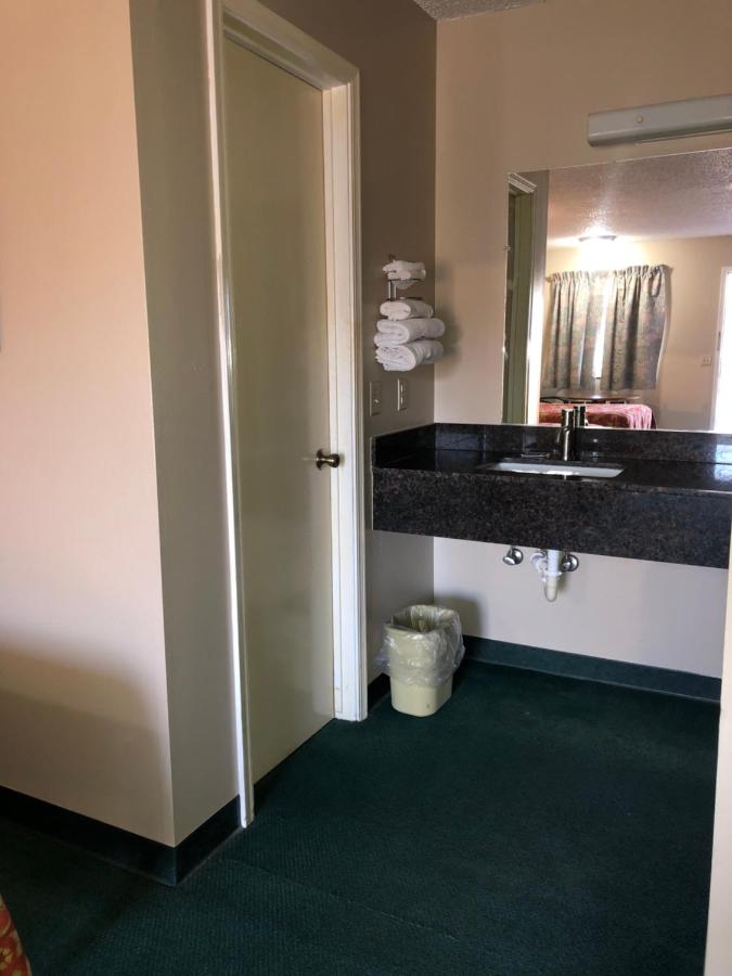 | Executive Inn