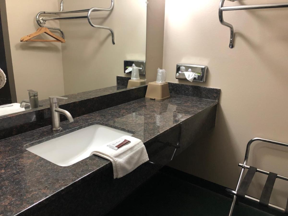 | Executive Inn