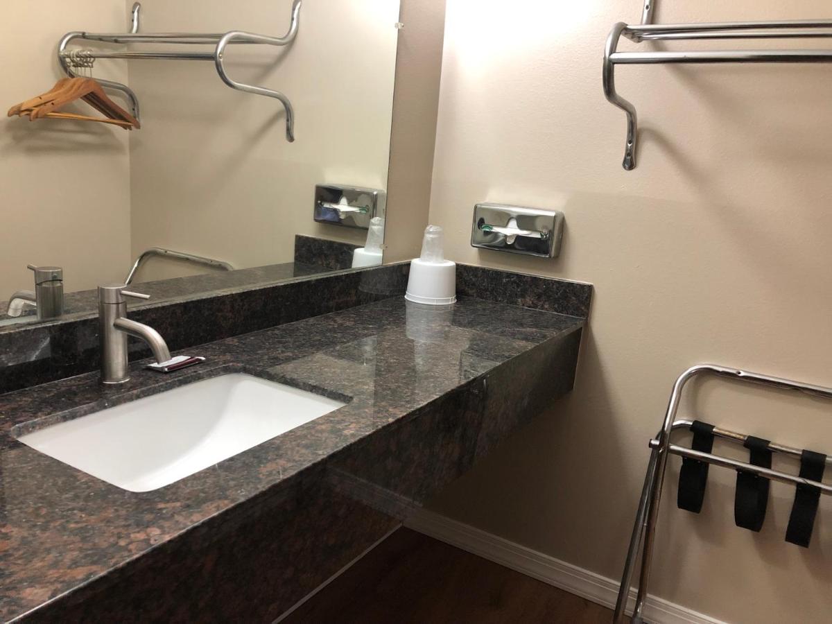 | Executive Inn