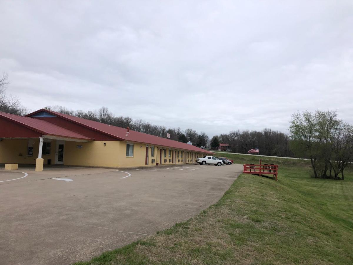 | Executive Inn