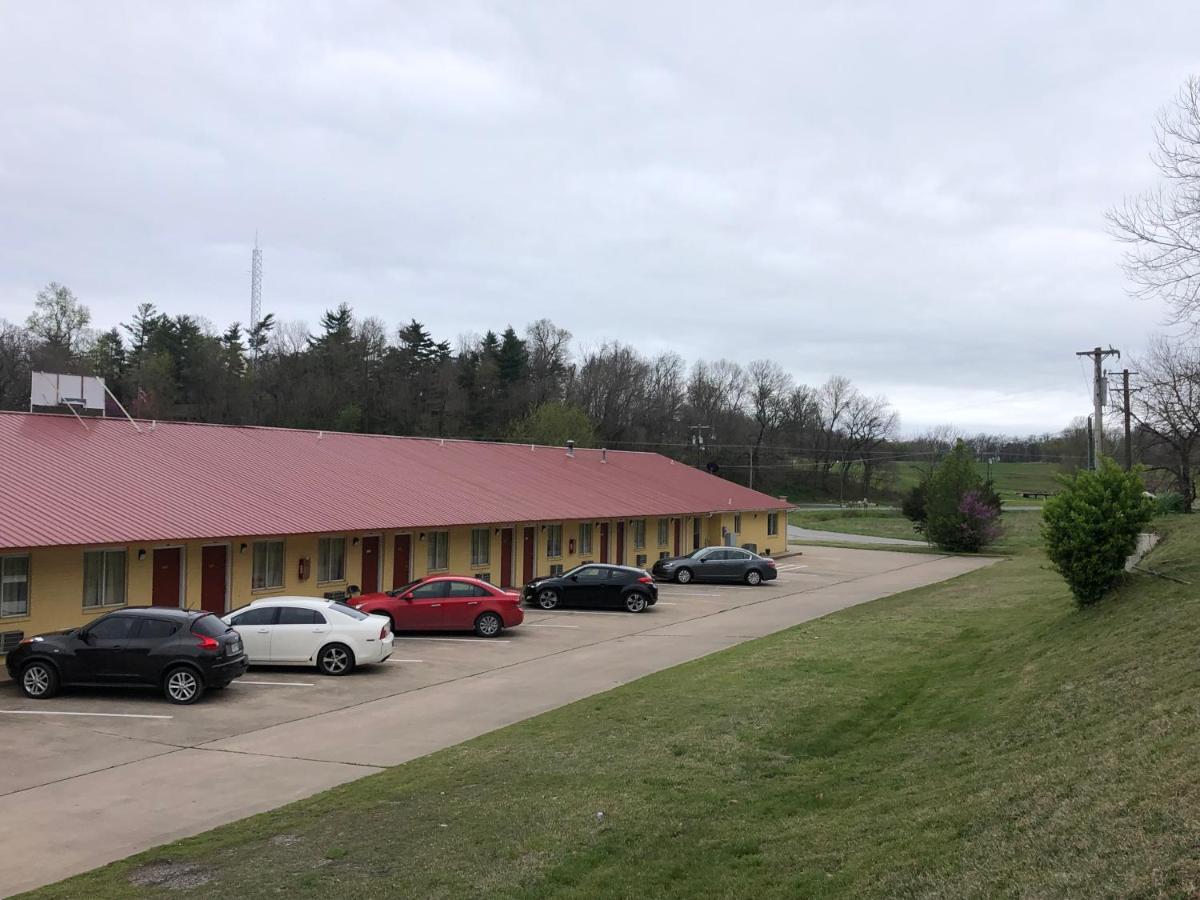 | Executive Inn