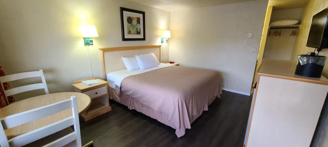 | Economy Inn
