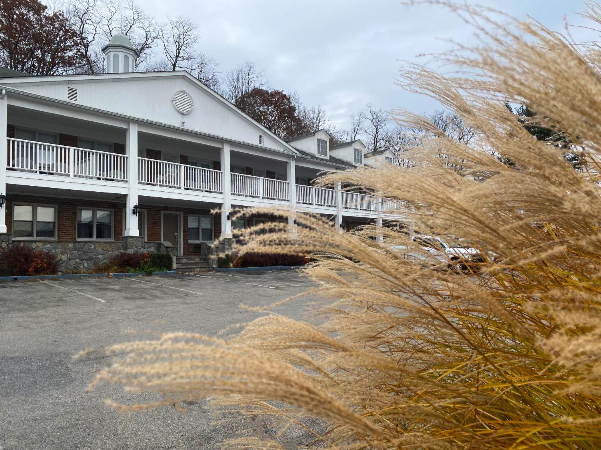 | Inn on the Hudson