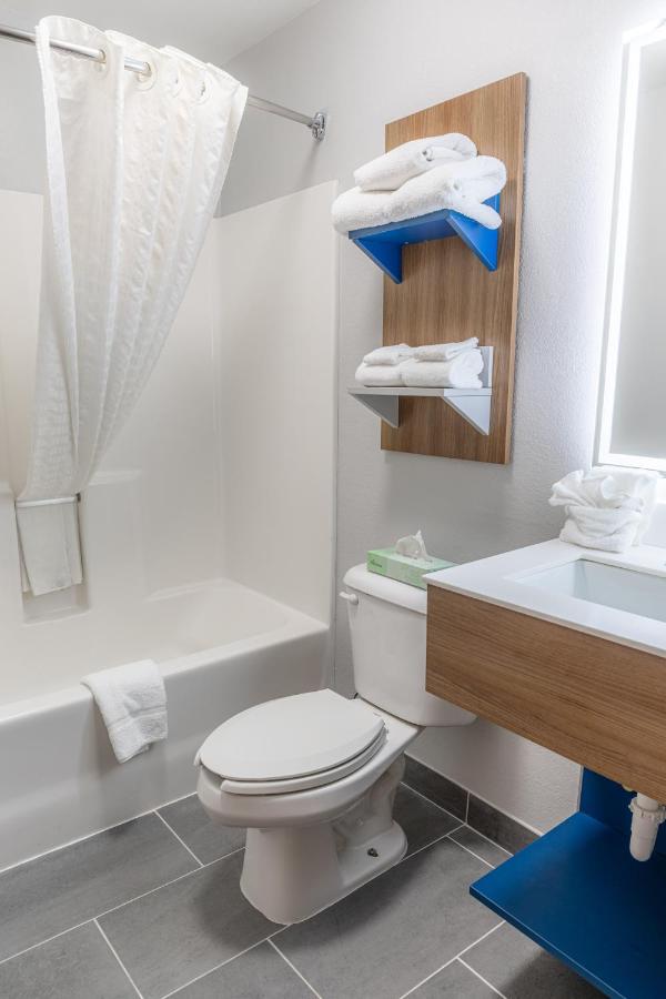 Queen Studio Suite - Non-Smoking at Microtel Inn & Suites by Wyndham Kingsland Naval Base I-95