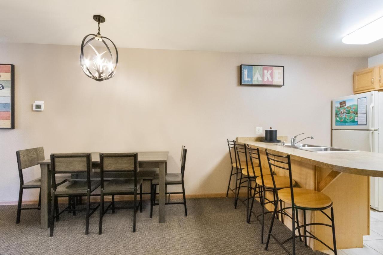 Two-Bedroom Suite at Timber Ridge Lodge and Waterpark