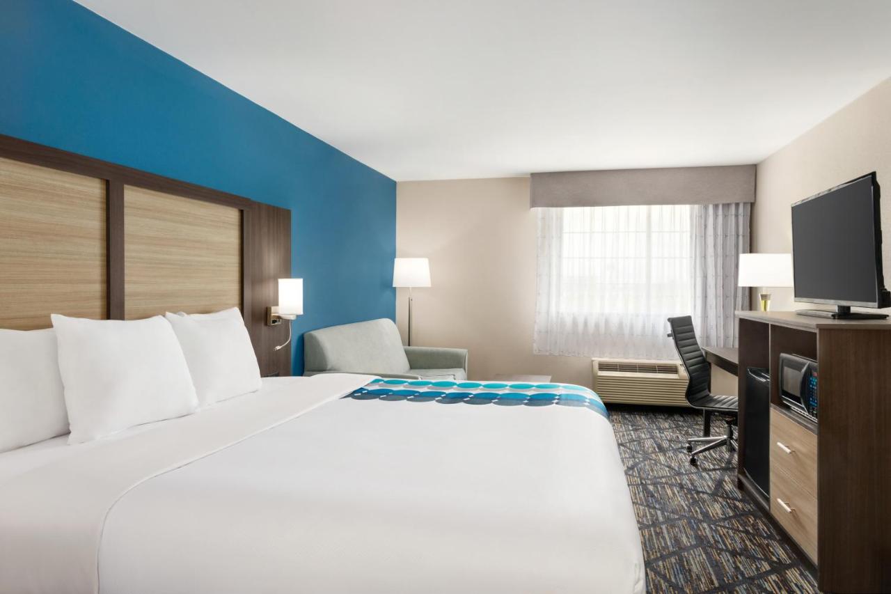 King Suite - Non-Smoking at Baymont by Wyndham Blackwell I-35