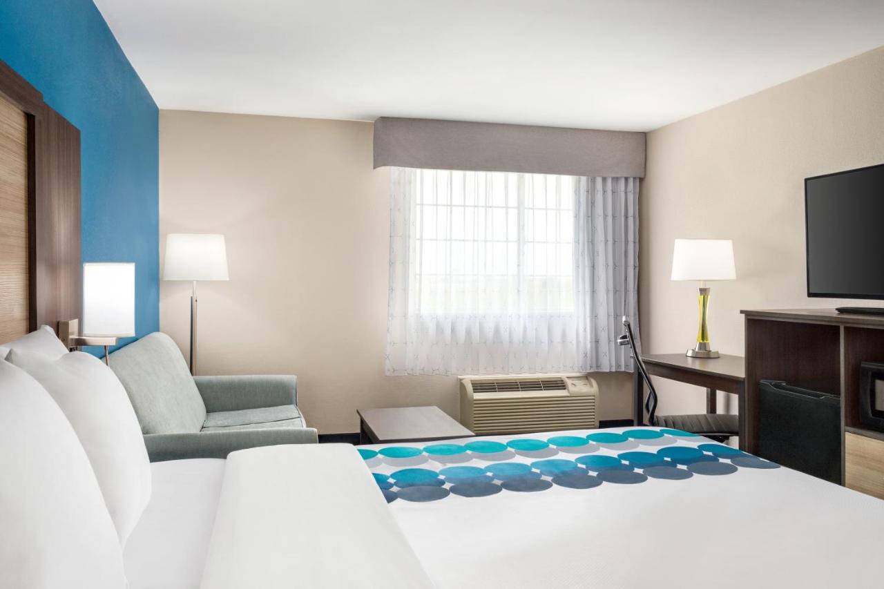Queen Room - Mobility Access/Non-Smoking at Baymont by Wyndham Blackwell I-35