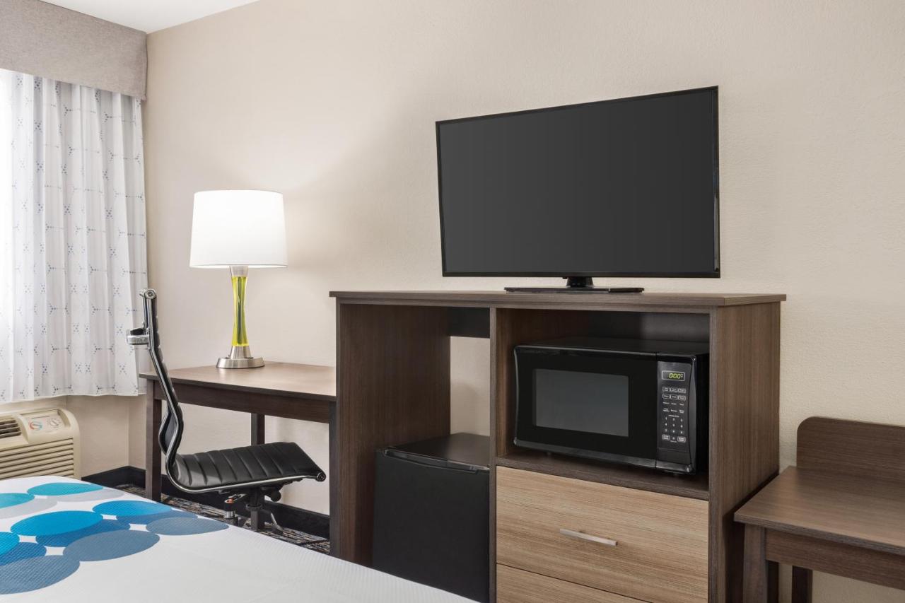 King Suite - Non-Smoking at Baymont by Wyndham Blackwell I-35