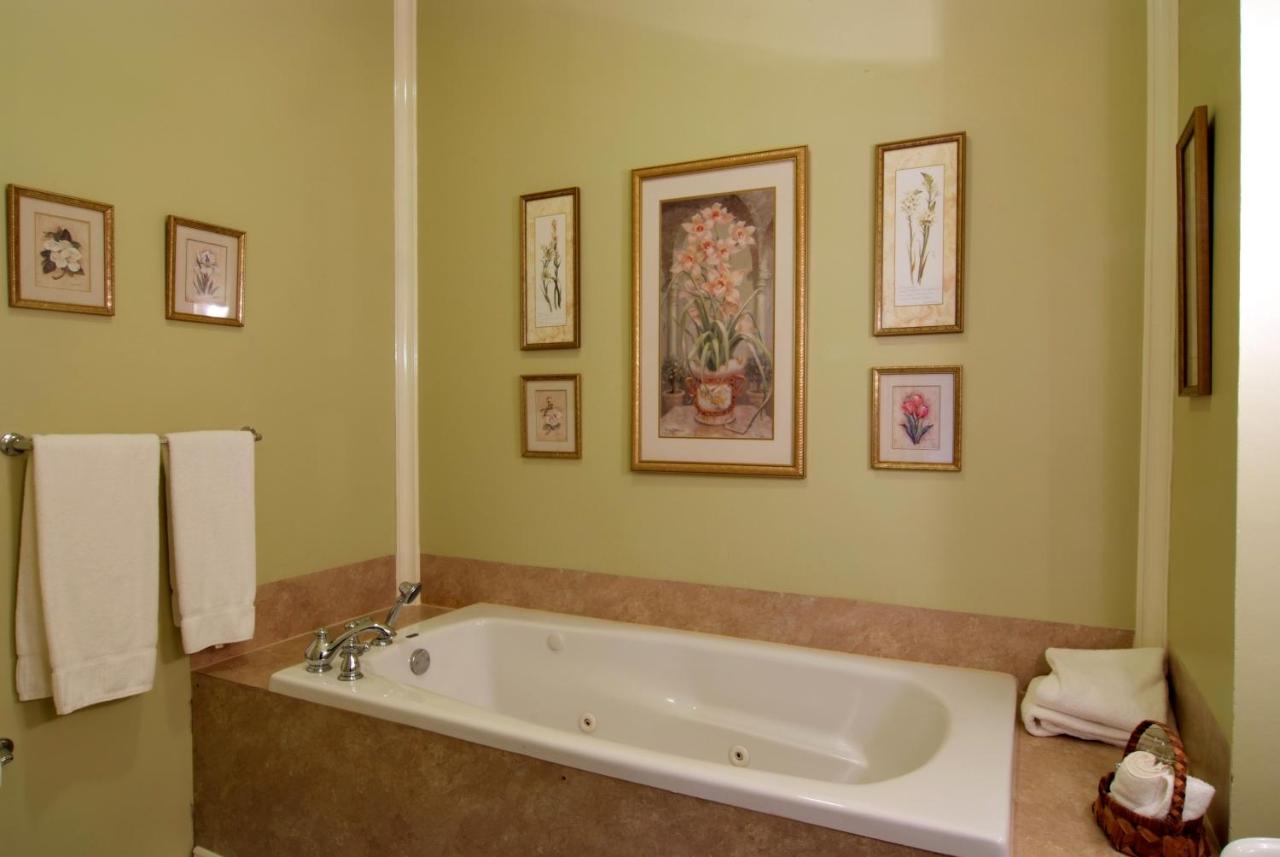 | Historic Michabelle Inn