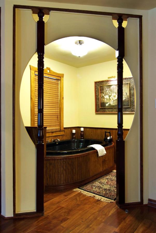 | Historic Michabelle Inn