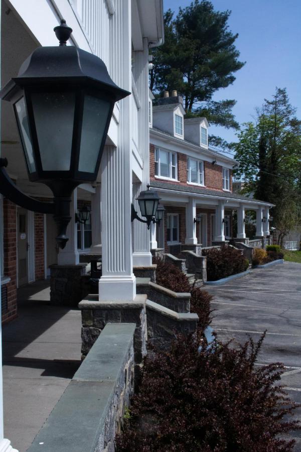 | Inn on the Hudson