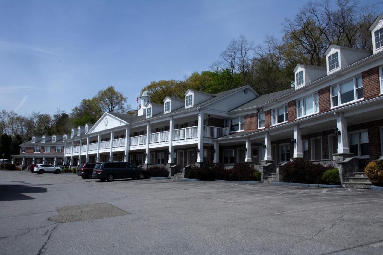 | Inn on the Hudson