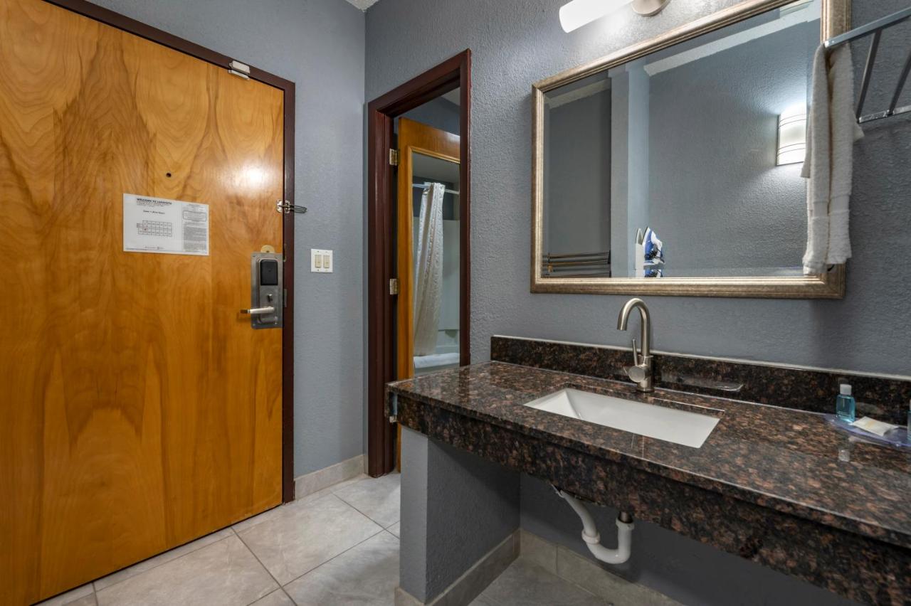 Efficiency King - Accessible/Non Smoking at Suburban Studios Lafayette