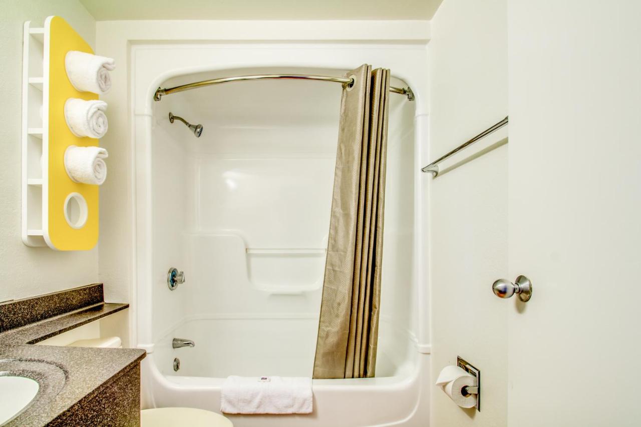 | Motel 6-Amherst, NY - Buffalo