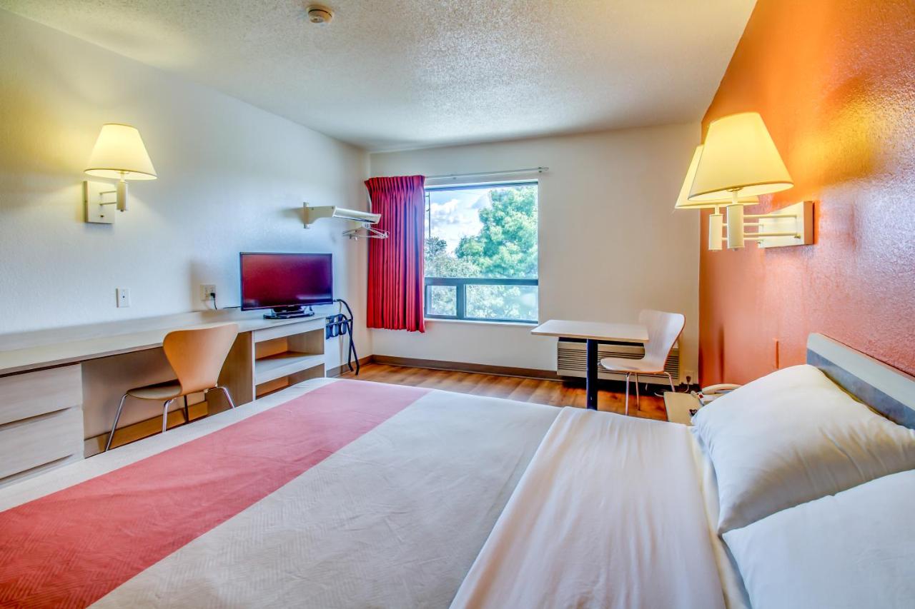 | Motel 6-Amherst, NY - Buffalo
