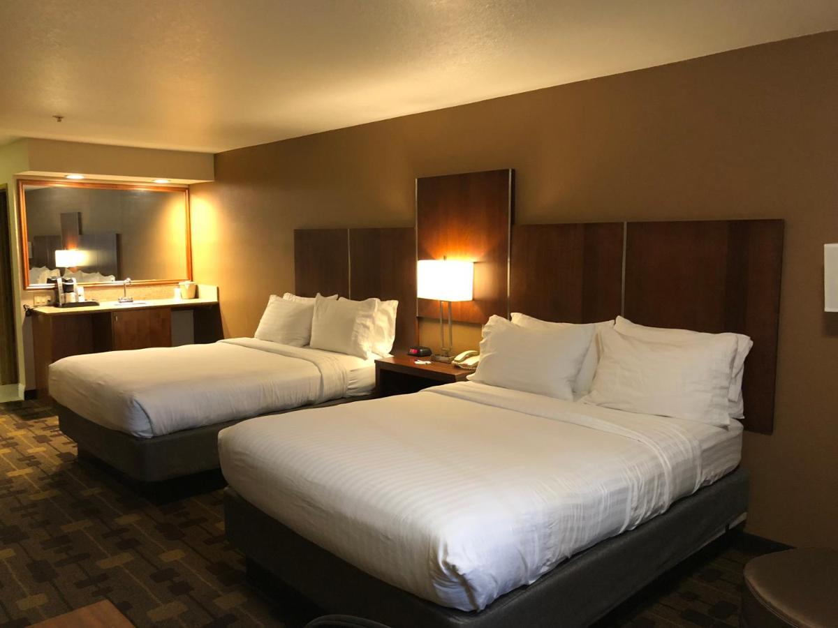  | Holiday Inn Express Hotel & Suites Corning