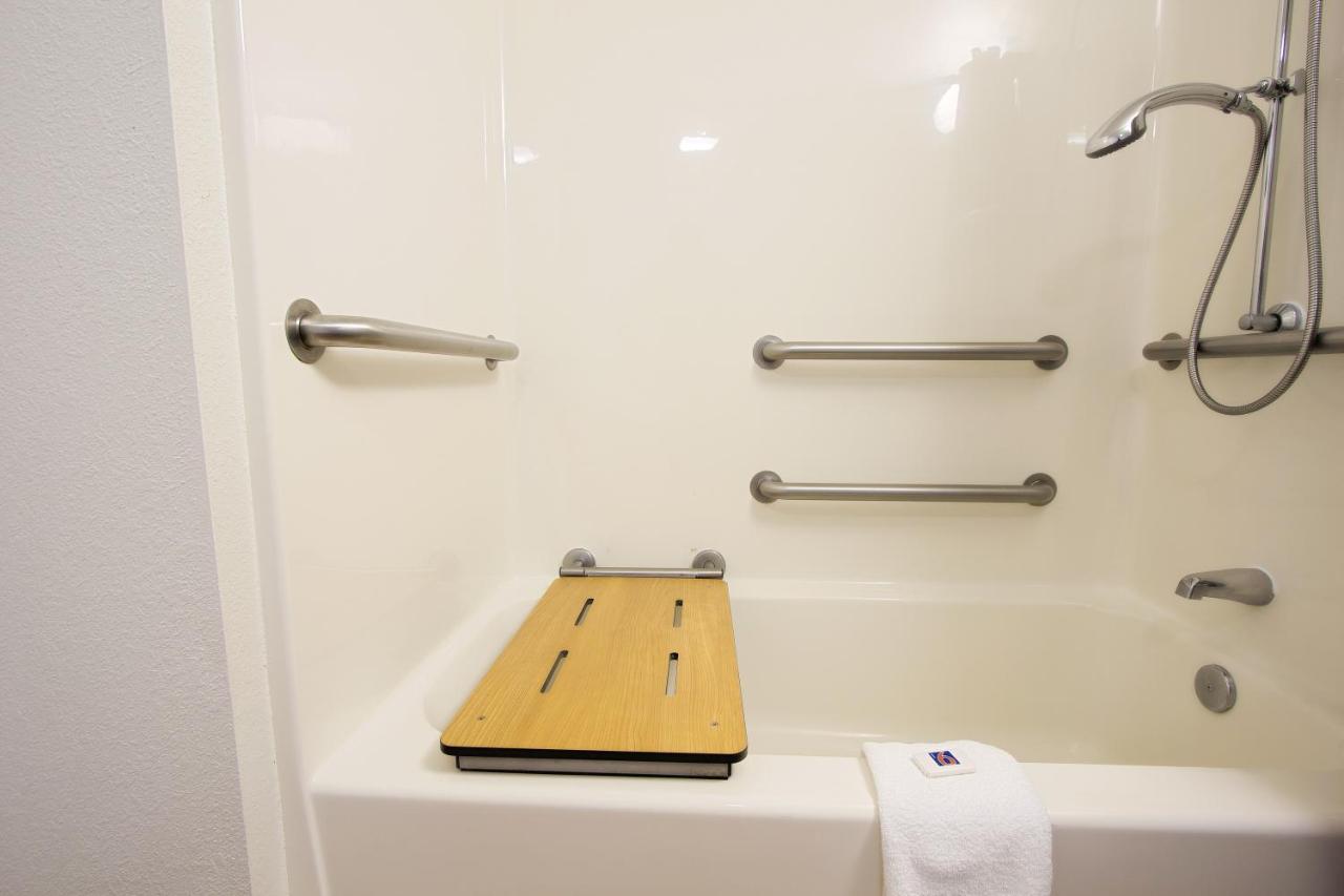 | Motel 6-East Brunswick, NJ