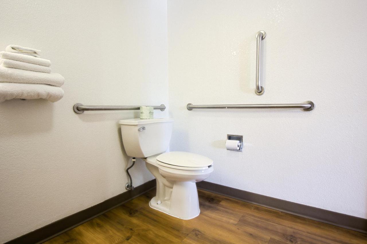 | Motel 6-East Brunswick, NJ
