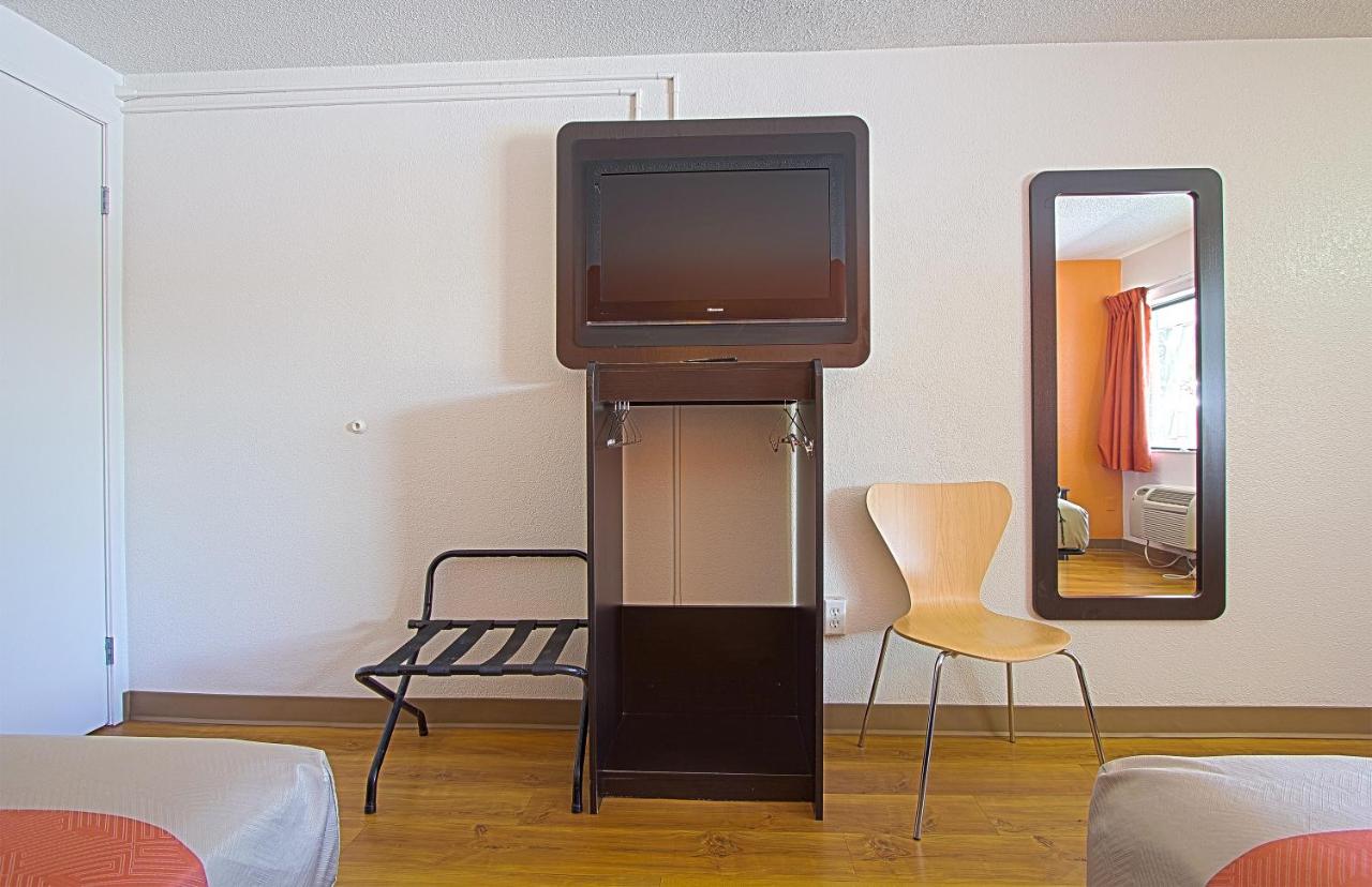 | Motel 6-East Brunswick, NJ