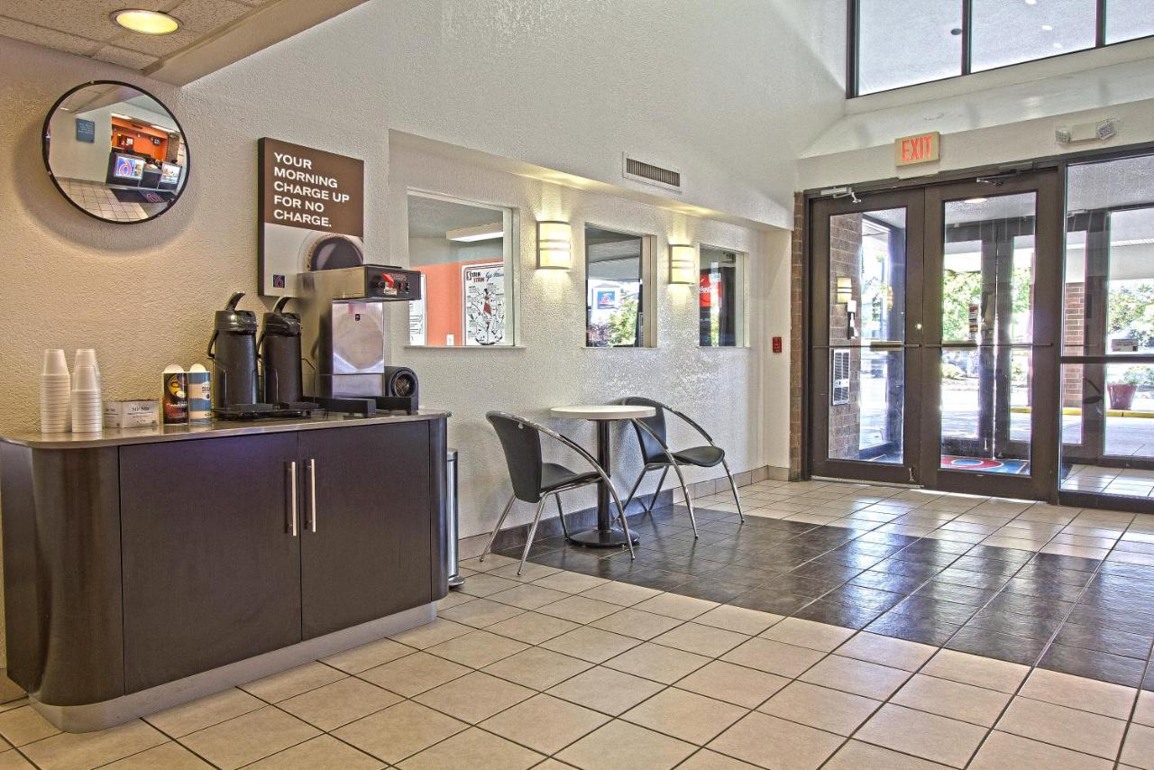 | Motel 6-East Brunswick, NJ