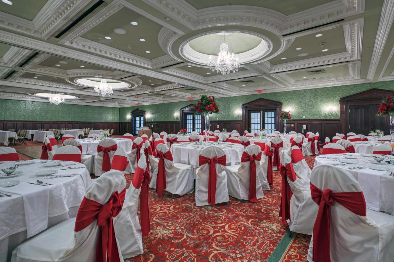 | Radisson Hotel Cincinnati Riverfront