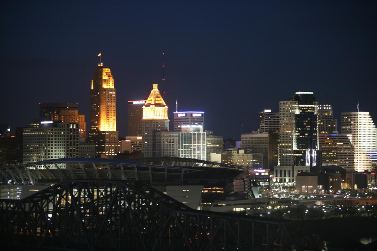 | Radisson Hotel Cincinnati Riverfront