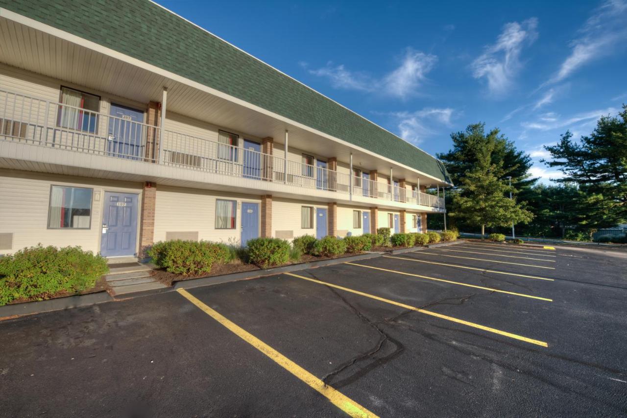 | Motel 6-Niantic, CT - New London