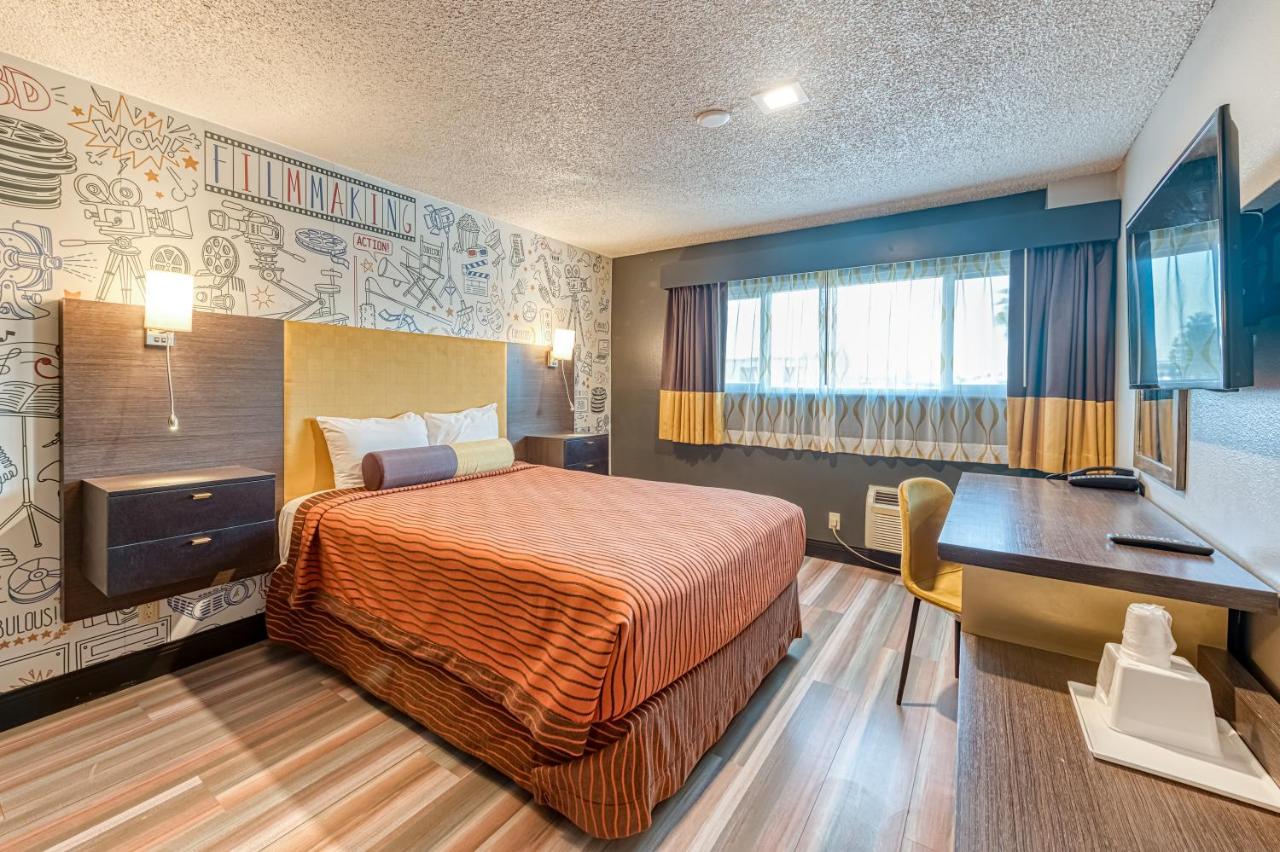 Deluxe Single Room at La Mirage Inn - Hollywood