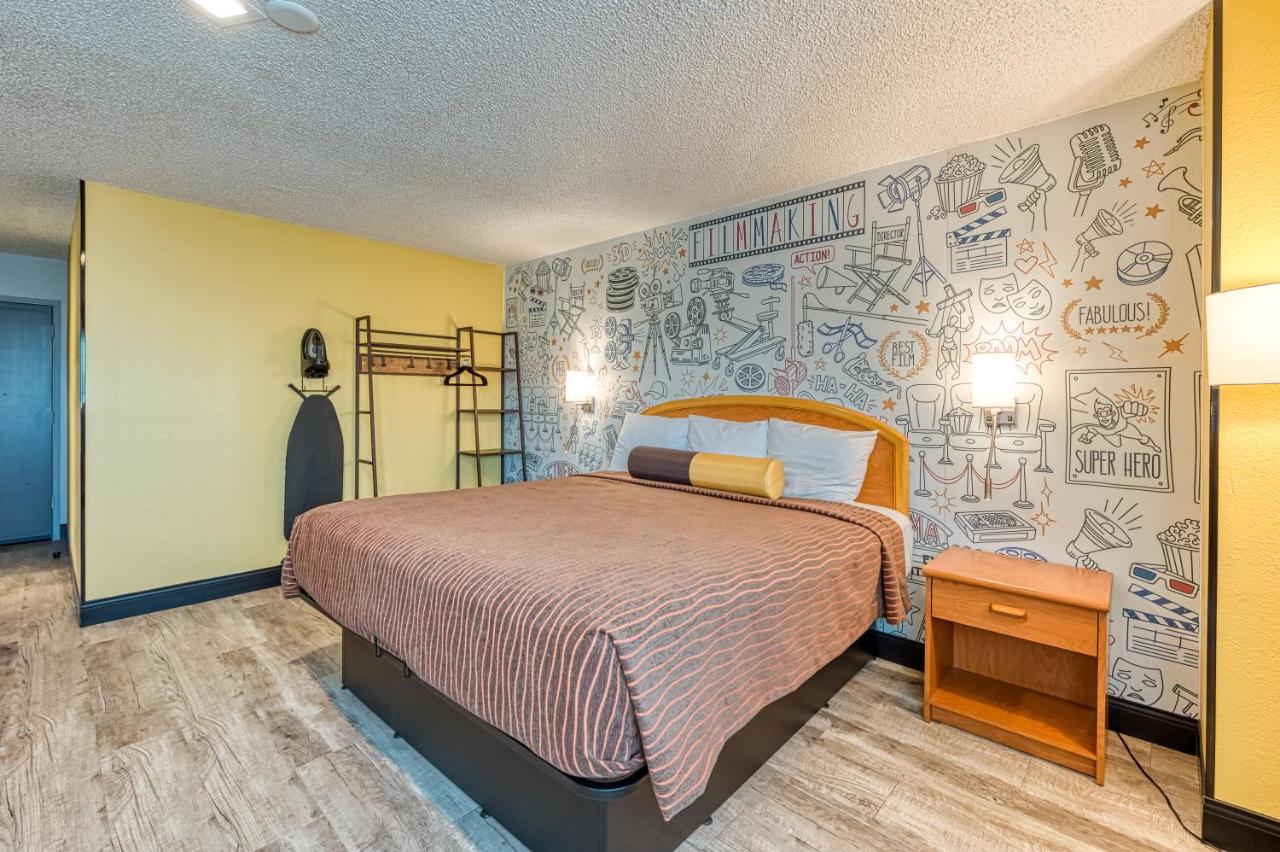 Deluxe King Room at La Mirage Inn - Hollywood