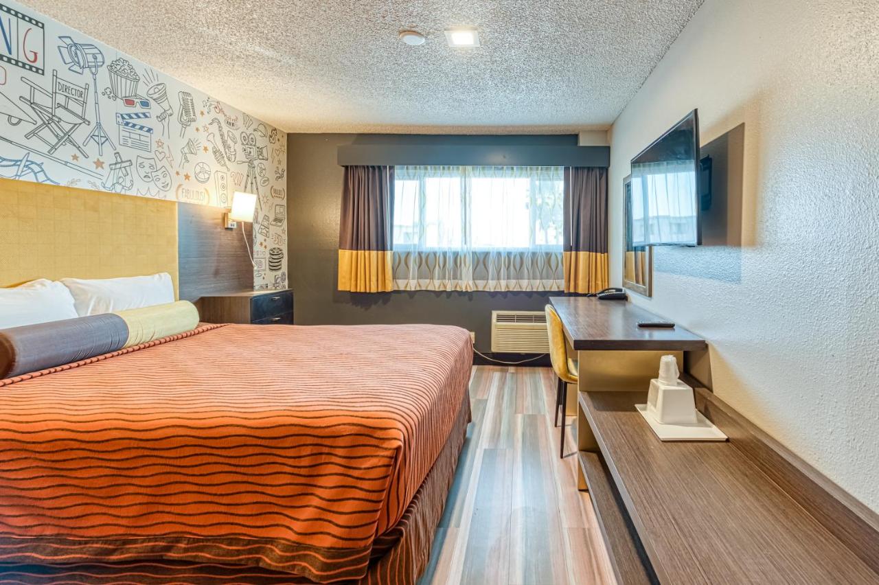 Deluxe Single Room at La Mirage Inn - Hollywood