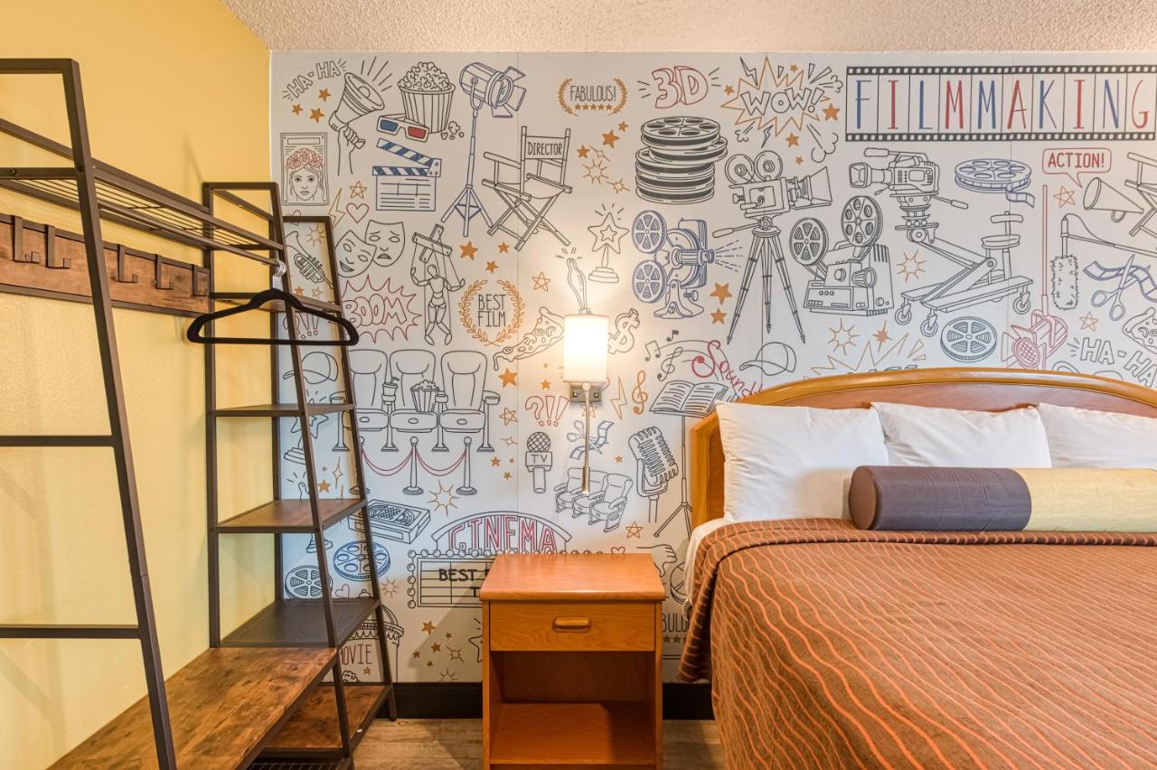 Deluxe King Room at La Mirage Inn - Hollywood