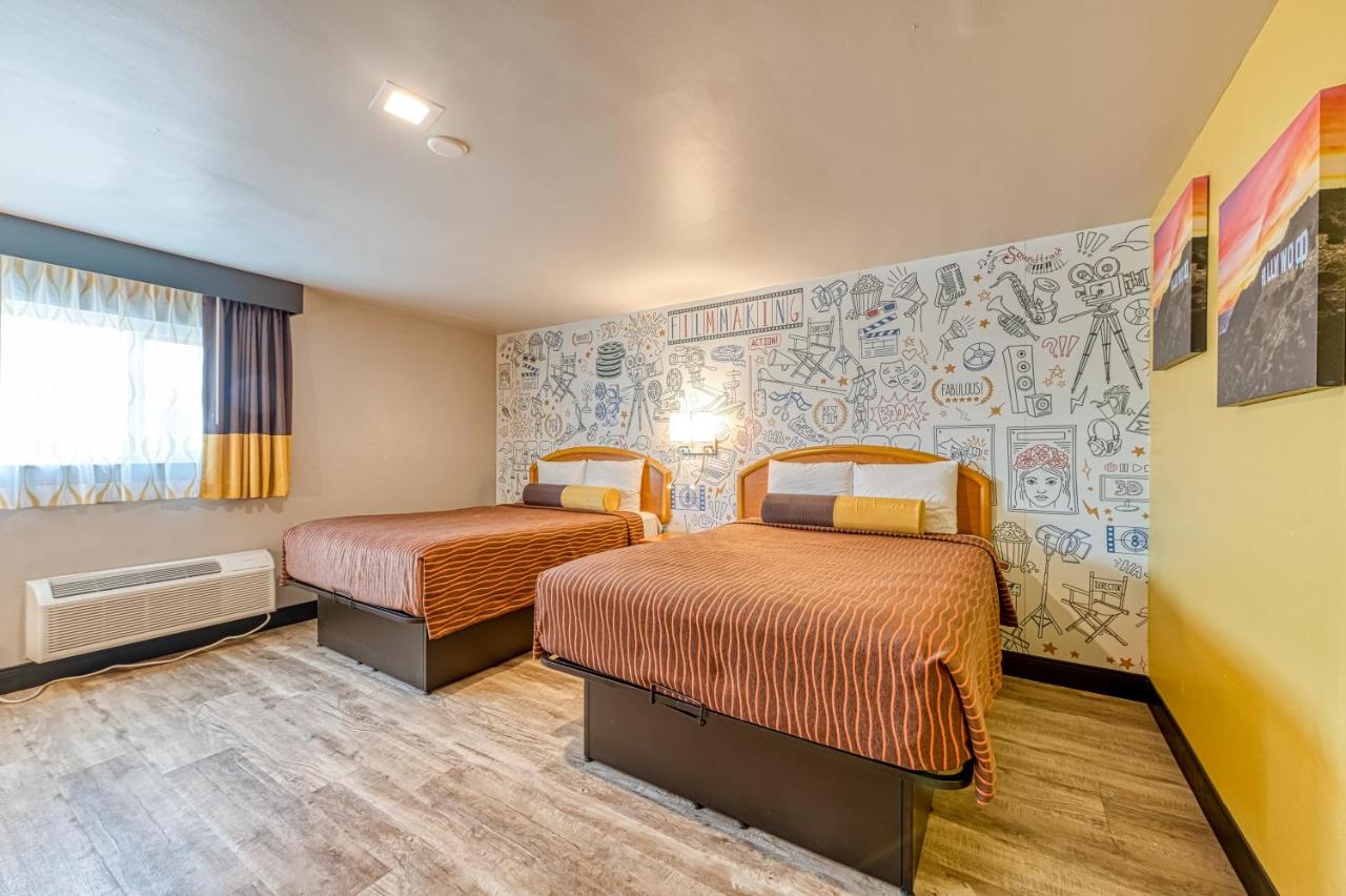 Deluxe Double Room at La Mirage Inn - Hollywood