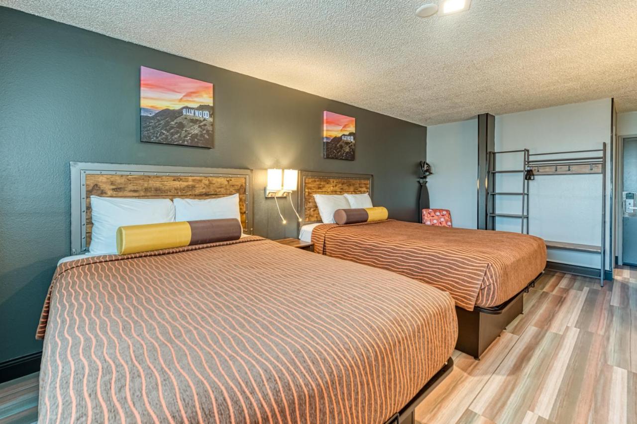 Deluxe Double Room at La Mirage Inn - Hollywood