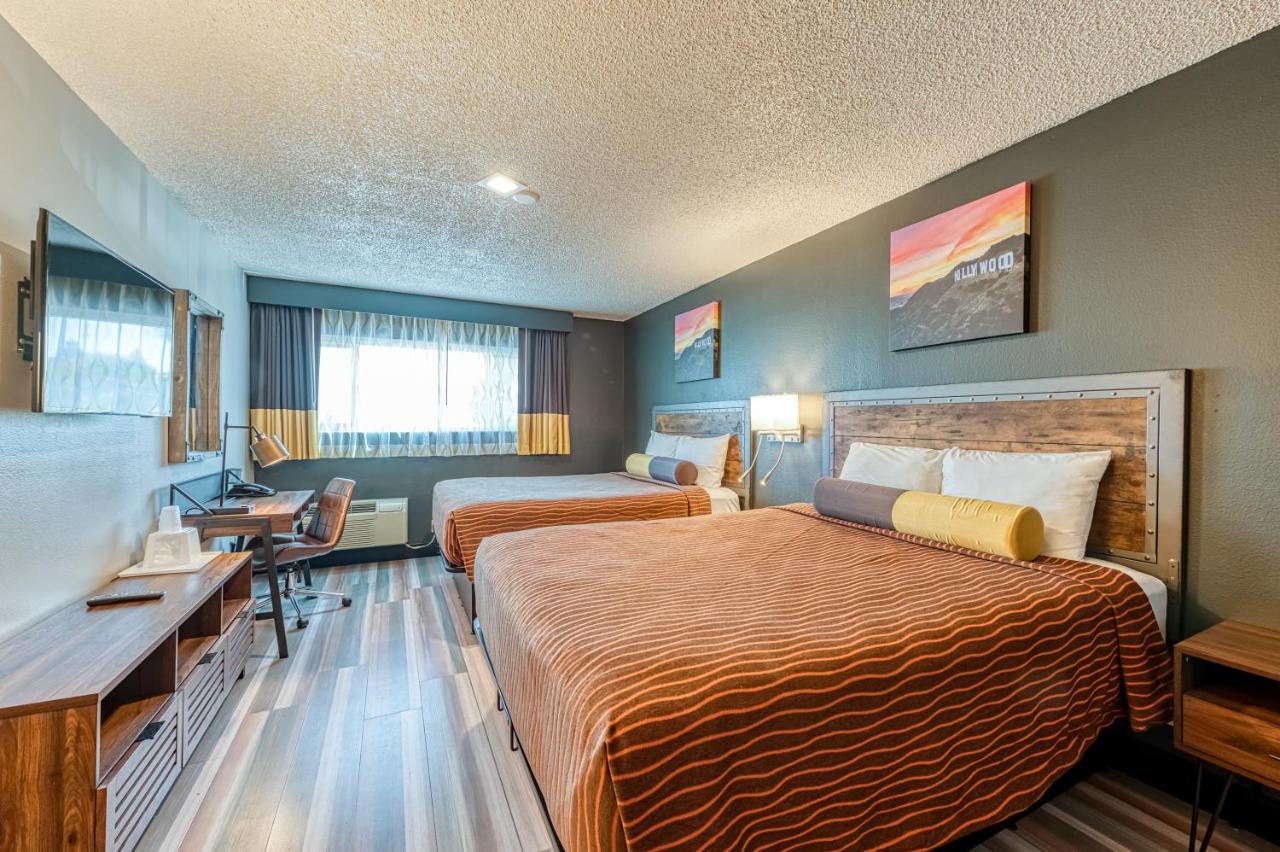 Deluxe Double Room at La Mirage Inn - Hollywood
