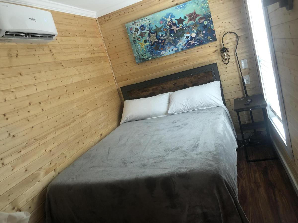 | Camptel Poconos Lodging