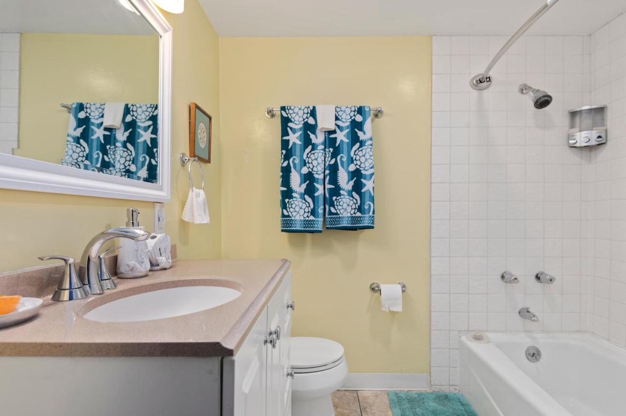 | Santa Barbara Cozy Studio with Private Patio