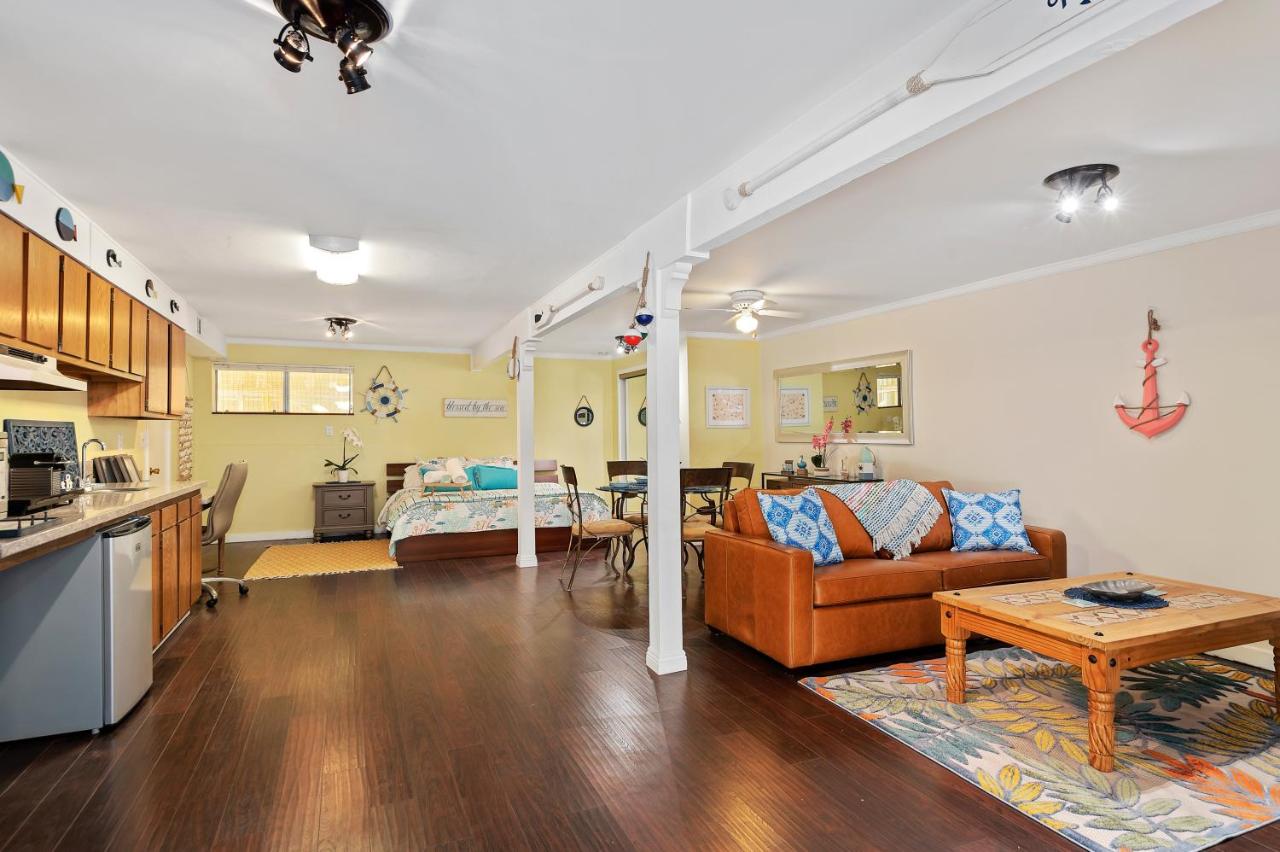 | Santa Barbara Cozy Studio with Private Patio