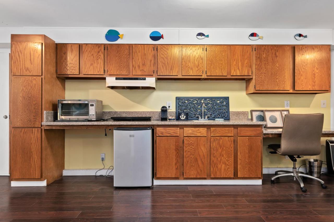| Santa Barbara Cozy Studio with Private Patio