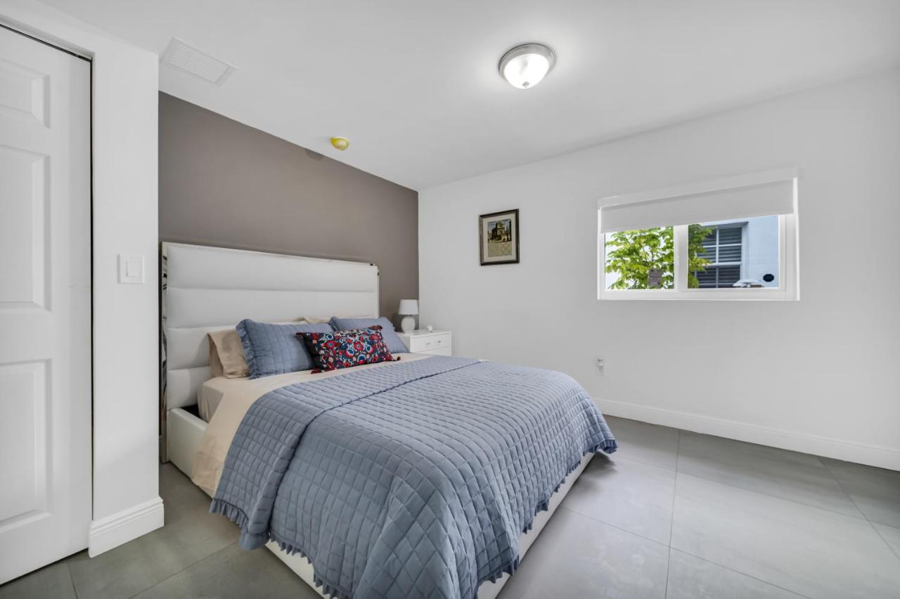  | Glamorous house Sleeps 12 w/ Hot Tub & Conservatory