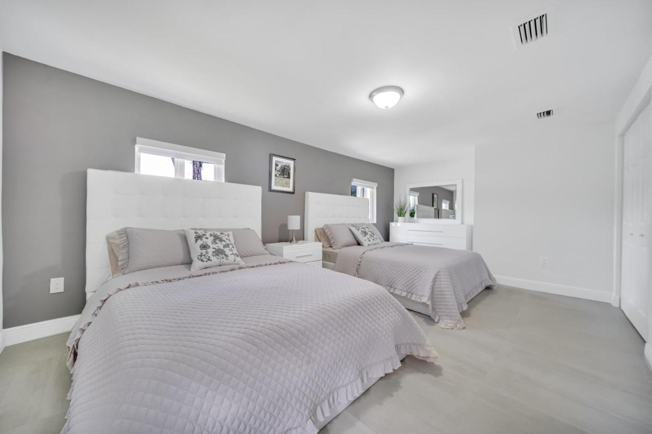  | Glamorous house Sleeps 12 w/ Hot Tub & Conservatory