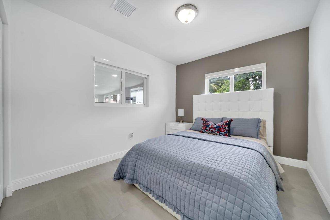  | Glamorous house Sleeps 12 w/ Hot Tub & Conservatory