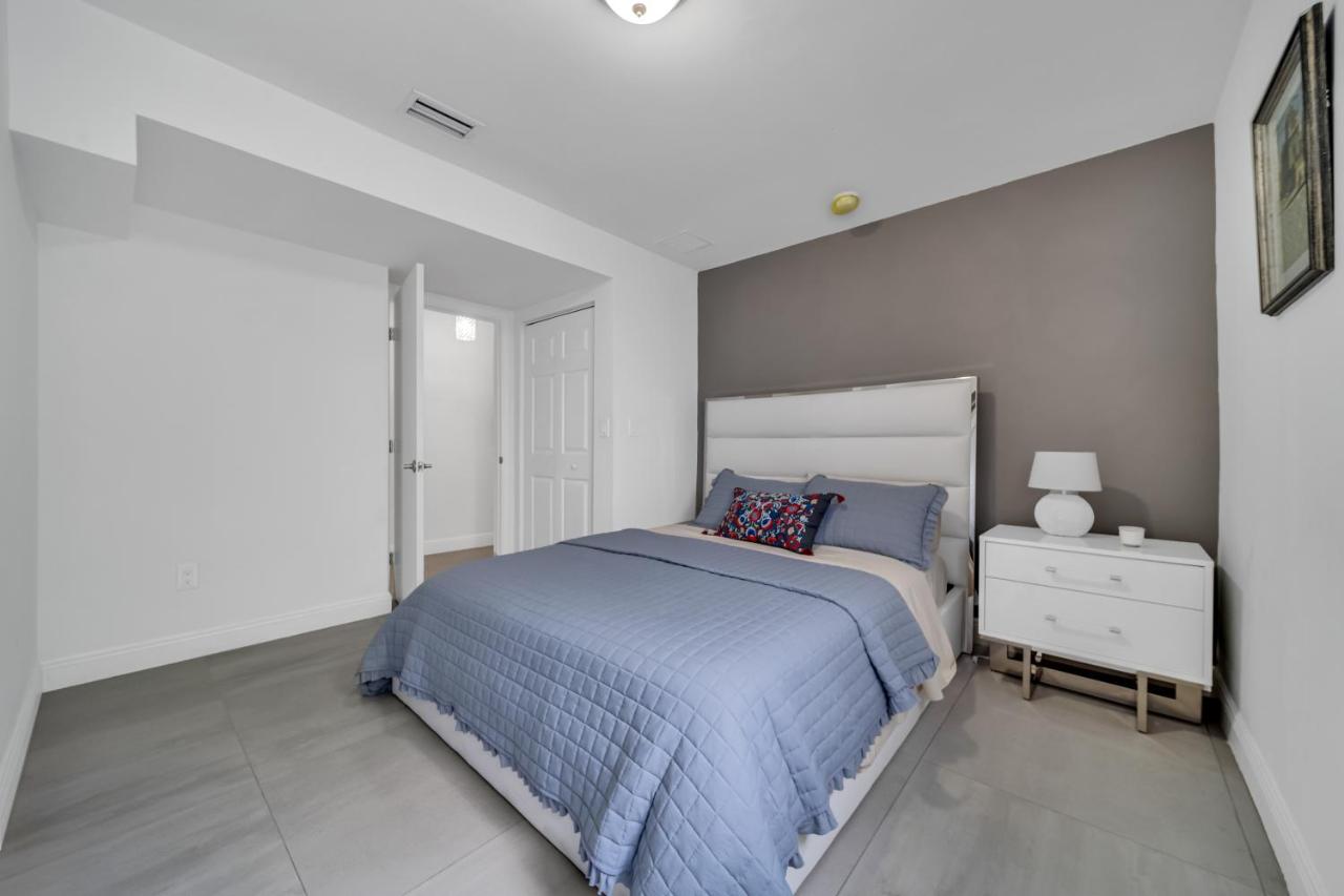  | Glamorous house Sleeps 12 w/ Hot Tub & Conservatory