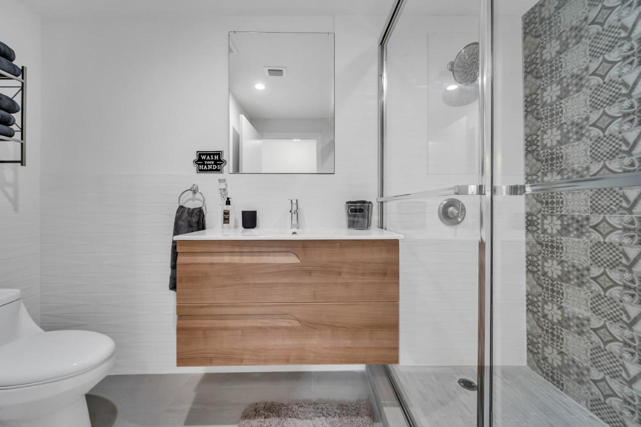  | Glamorous house Sleeps 12 w/ Hot Tub & Conservatory